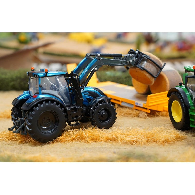 Britains Valtra Tractor T234 with Front Loader 1:32 Scale