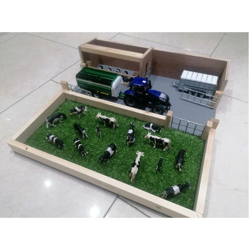 GF Farm Medium Cattle Shed & Field 1:32 Scale - 600 x 600mm (Accessories Not Included)